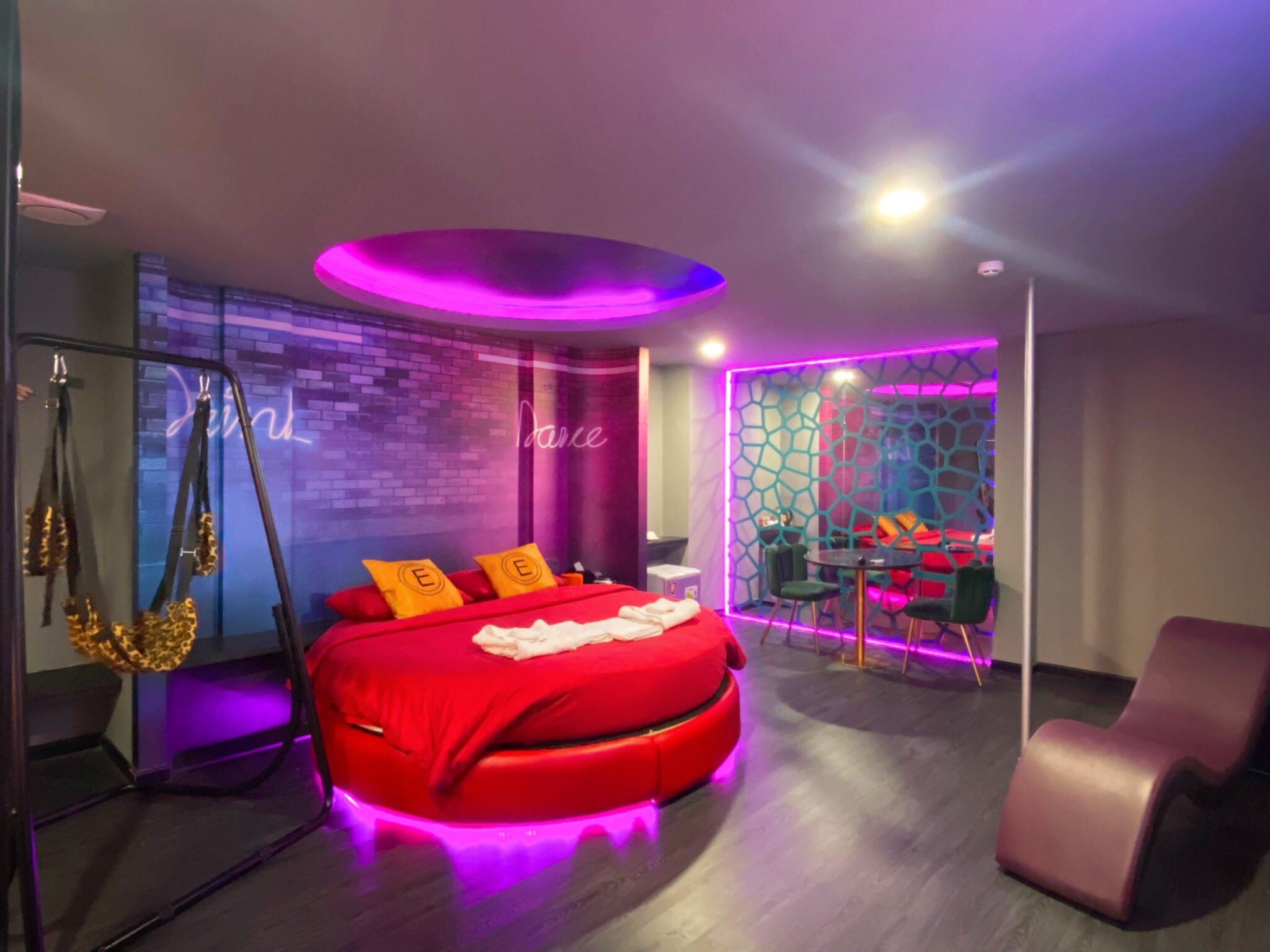 Eros Love Hotel Khách sạn tình nhân Eros Love Hotel