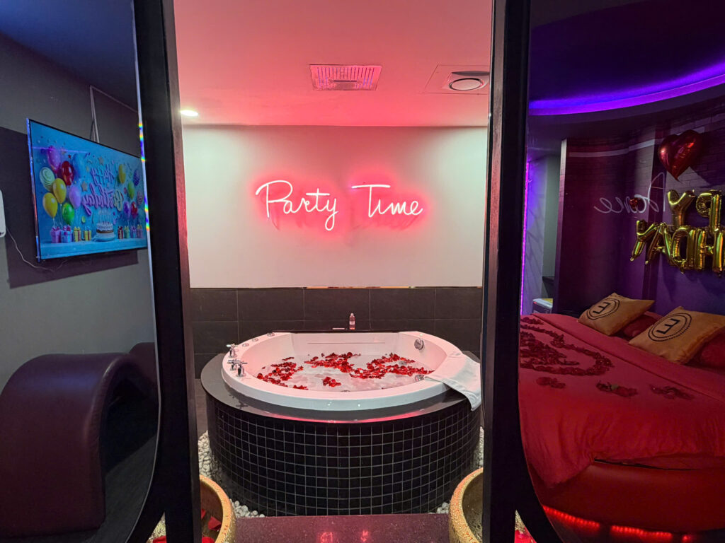 Tổ chức sinh nhật tại Eros Love Hotel